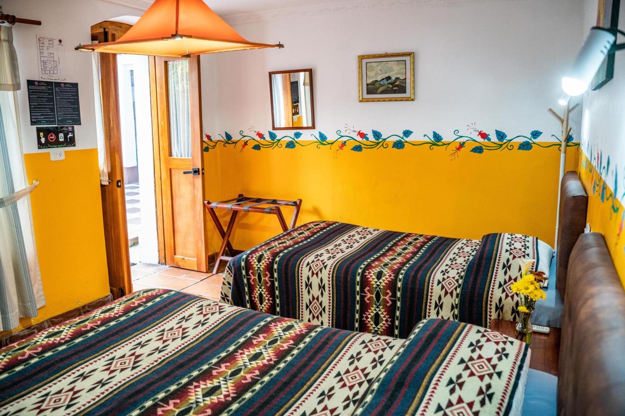 Hostal Riviera Sucre Otavalo Exterior foto